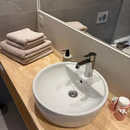 아파트 Cozy Guestroom Near Center
