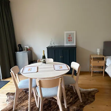 Cozy Guestroom Near Center *